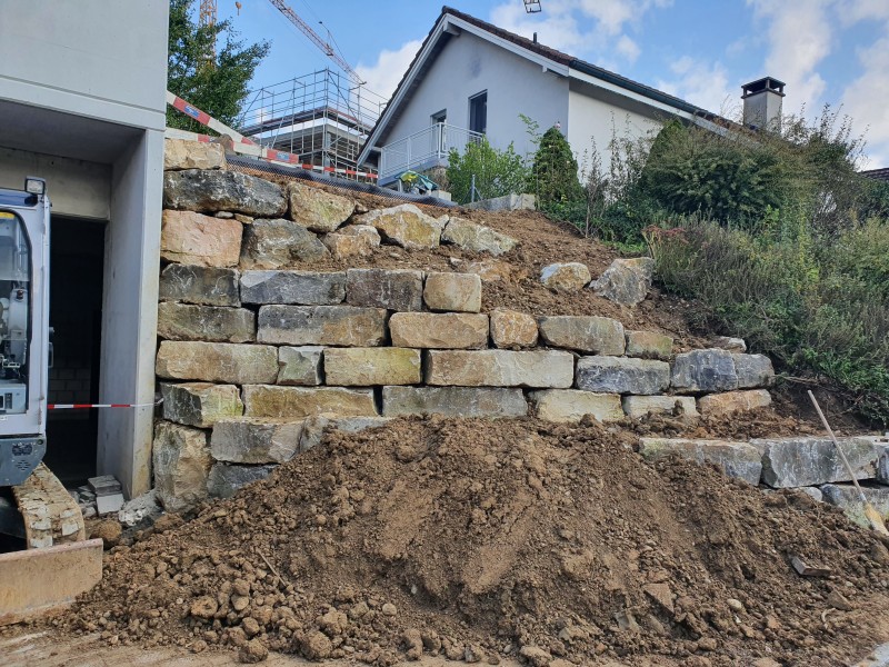 stuetumauern naturteinmauern gabionenwaende terrassenmauern hangsicherung sichtschutzwaende gartemauerrenovierung mauerverkleigund planzmauern natursteinmauer